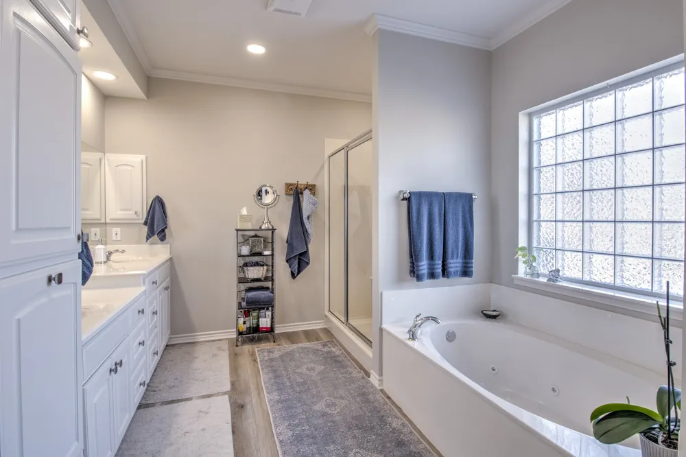 1321 Kiowa Drive E Lake Kiowa, TX 76240