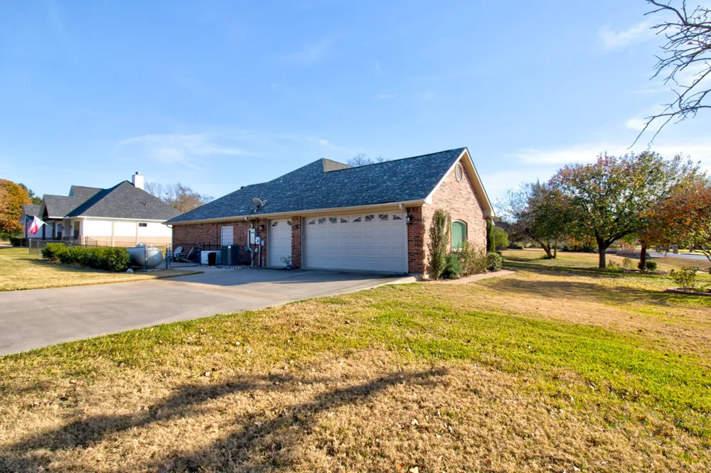 1321 Kiowa Drive E Lake Kiowa, TX 76240