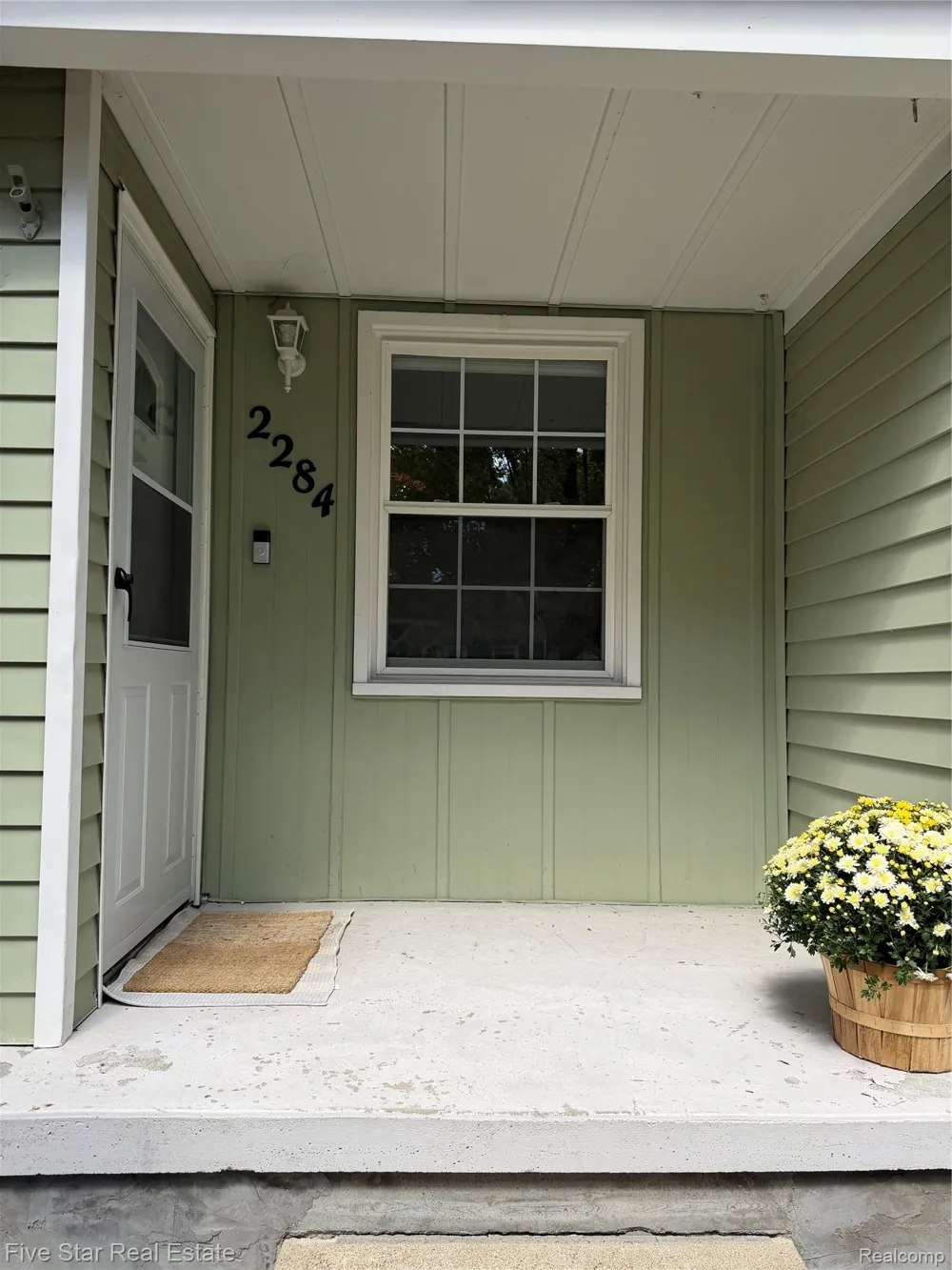 2284 Columbia Road Berkley City, MI 48072