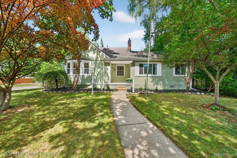 2284 Columbia Road Berkley City, MI 48072