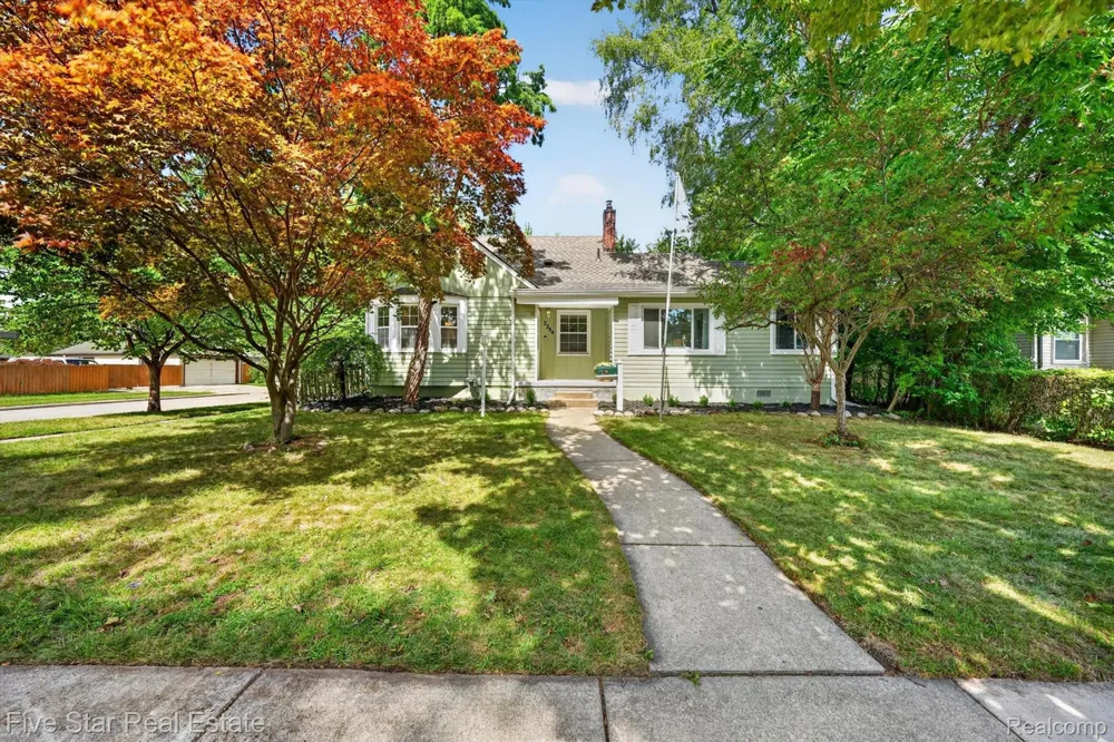 2284 Columbia Road Berkley City, MI 48072