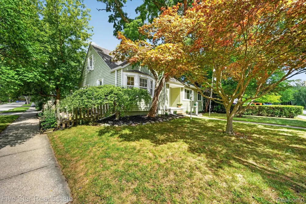 2284 Columbia Road Berkley City, MI 48072