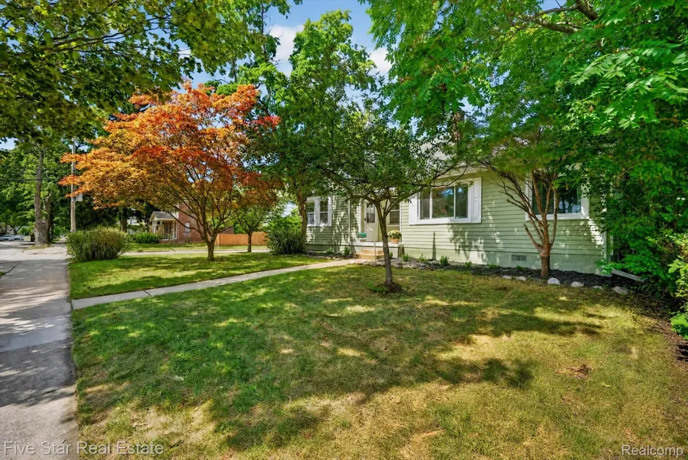2284 Columbia Road Berkley City, MI 48072