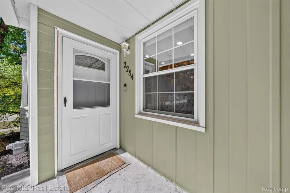 2284 Columbia Road Berkley City, MI 48072