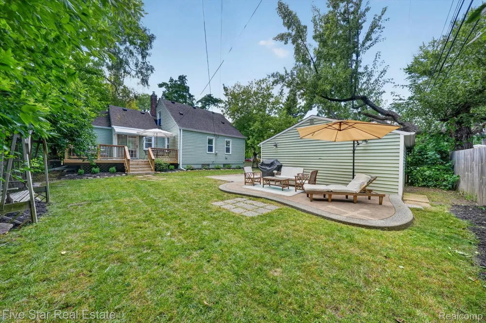 2284 Columbia Road Berkley City, MI 48072