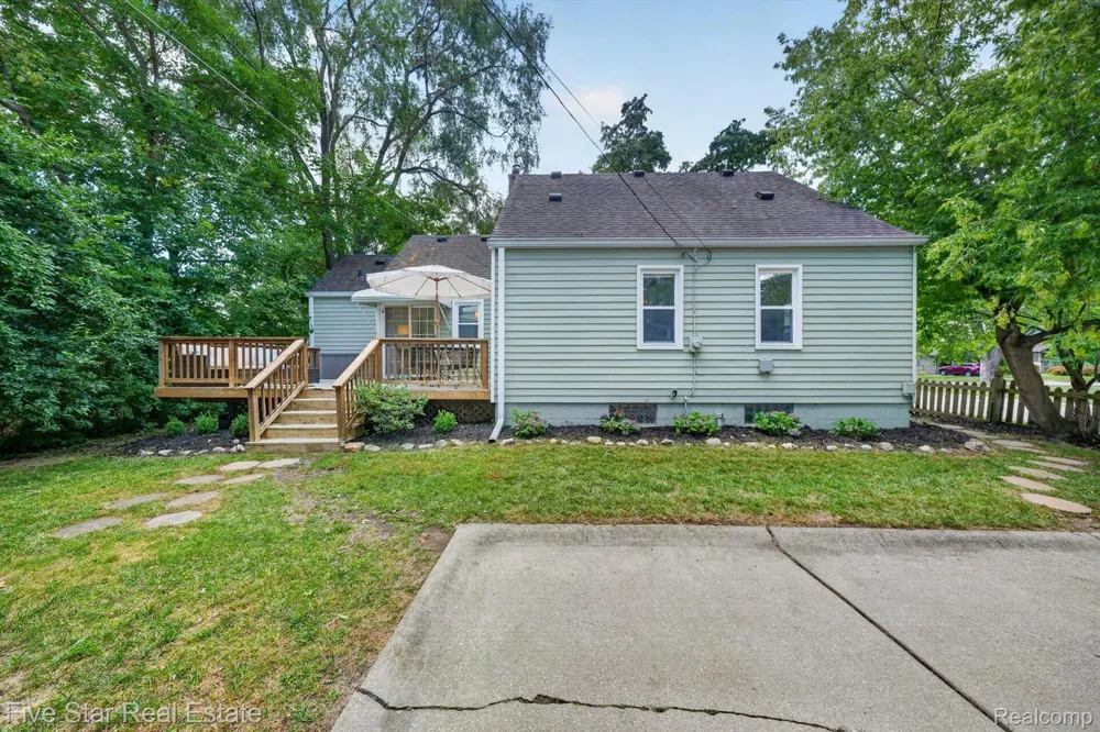 2284 Columbia Road Berkley City, MI 48072