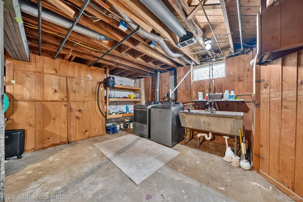 2284 Columbia Road Berkley City, MI 48072