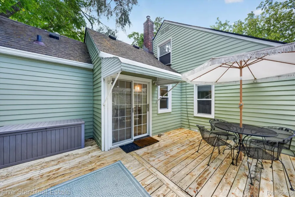 2284 Columbia Road Berkley City, MI 48072