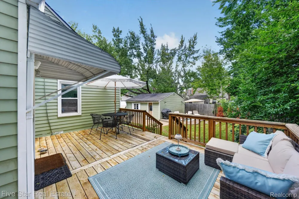 2284 Columbia Road Berkley City, MI 48072