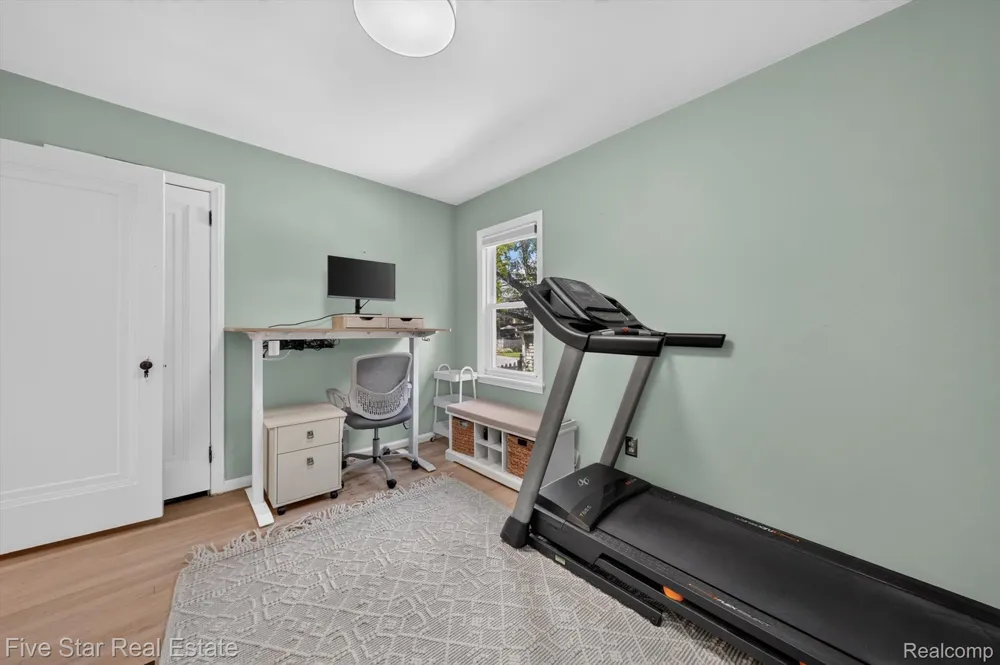 2284 Columbia Road Berkley City, MI 48072