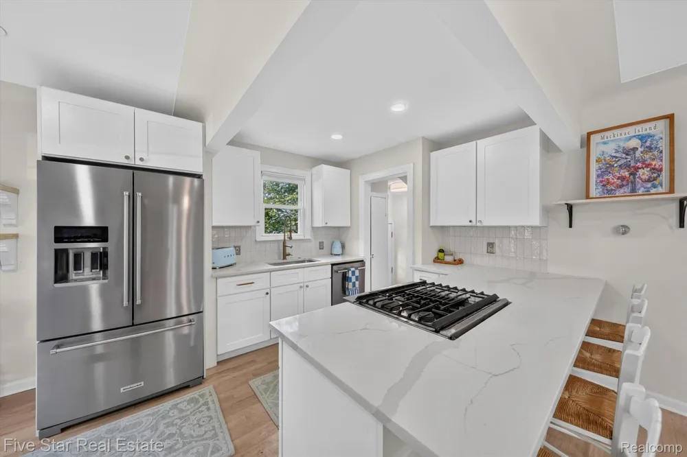 2284 Columbia Road Berkley City, MI 48072