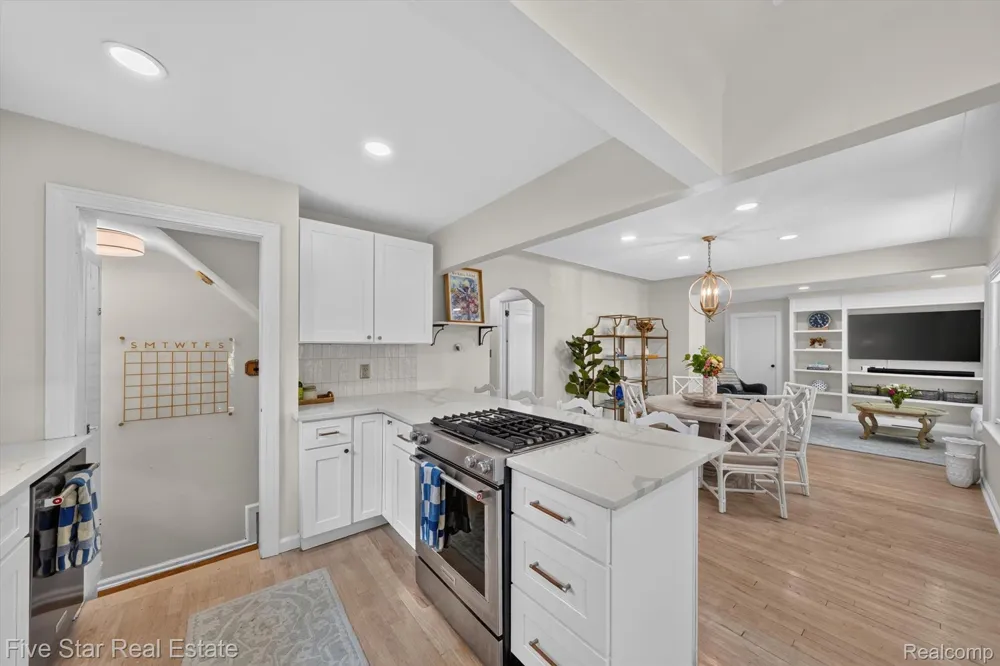 2284 Columbia Road Berkley City, MI 48072