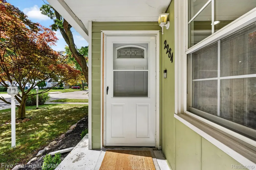2284 Columbia Road Berkley City, MI 48072
