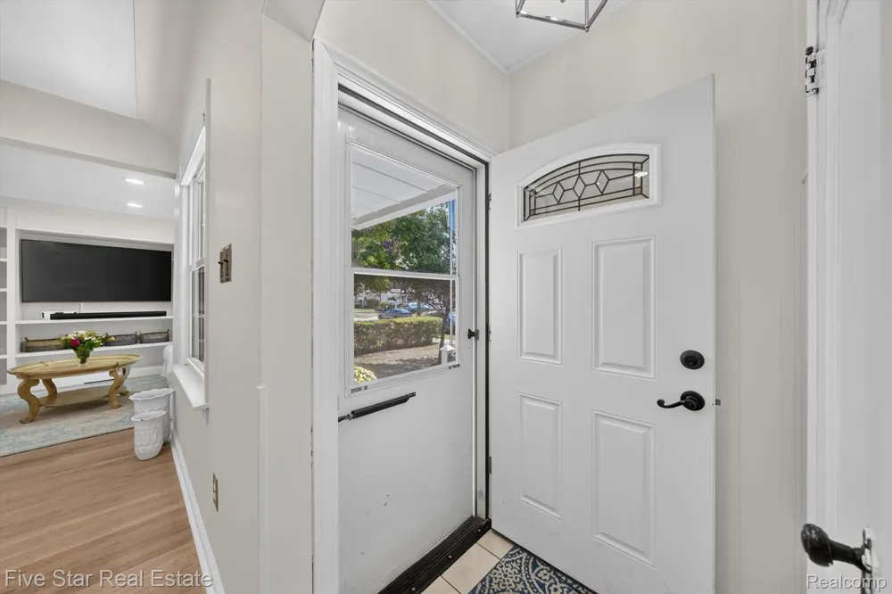 2284 Columbia Road Berkley City, MI 48072