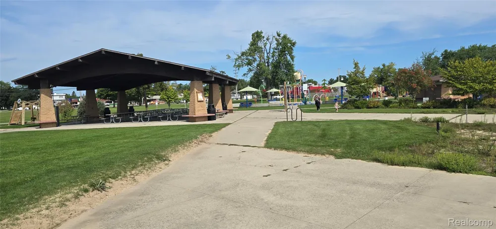 614 Thunder Bay Avenue Alpena Township, MI 49707