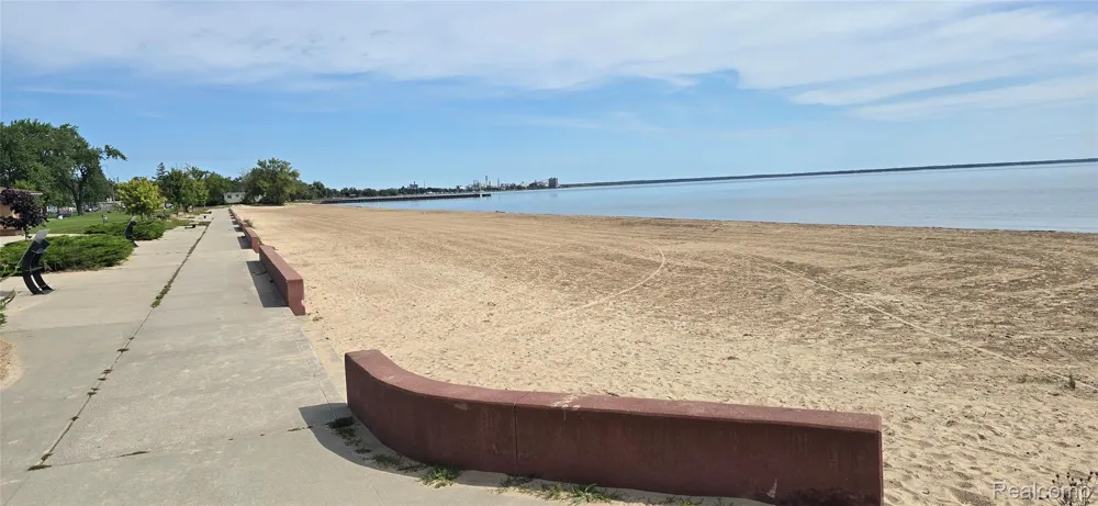 614 Thunder Bay Avenue Alpena Township, MI 49707