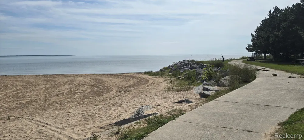 614 Thunder Bay Avenue Alpena Township, MI 49707