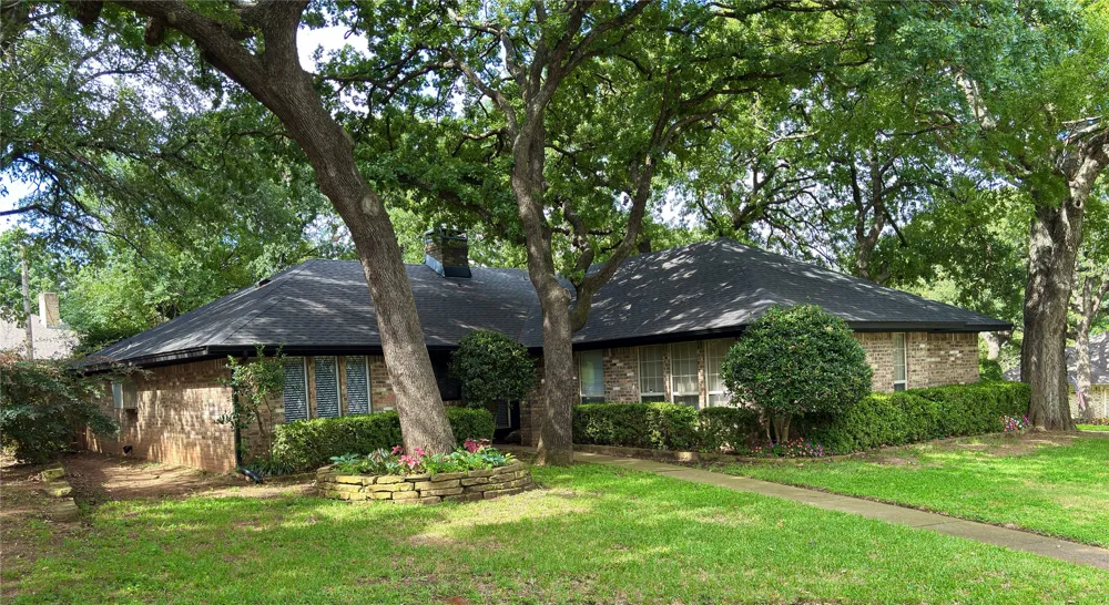 500 Sunlight Court Arlington, TX 76006