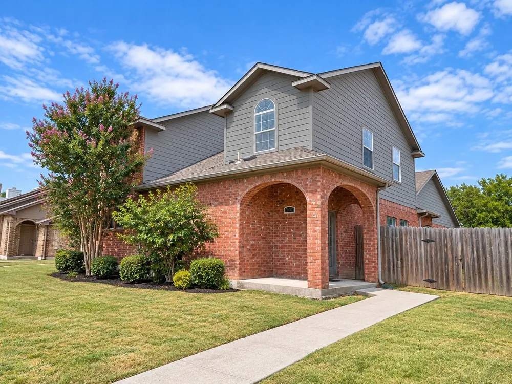 815 Valleybrooke Drive Arlington, TX 76001