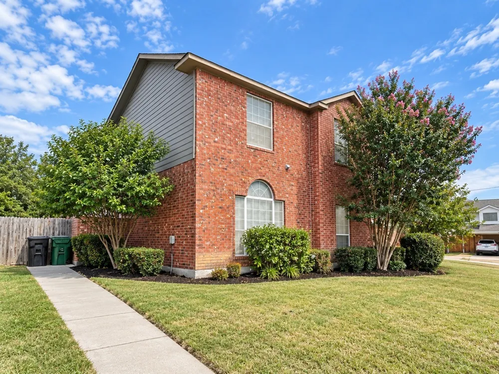 815 Valleybrooke Drive Arlington, TX 76001