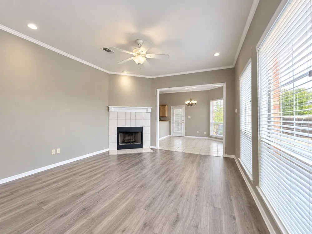 815 Valleybrooke Drive Arlington, TX 76001