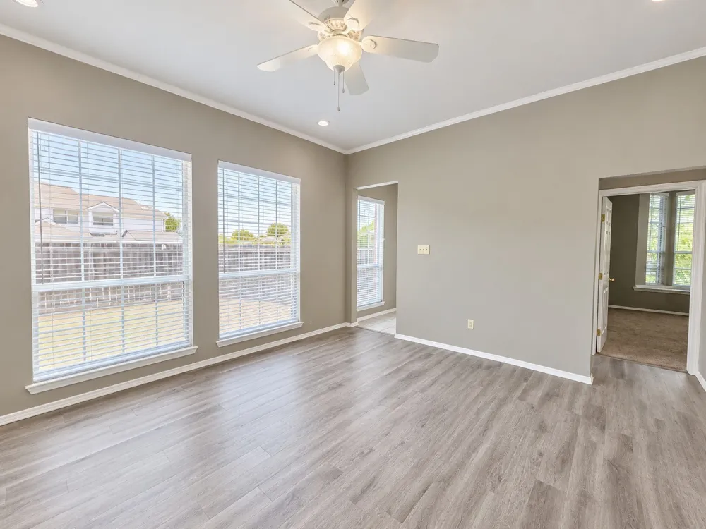 815 Valleybrooke Drive Arlington, TX 76001