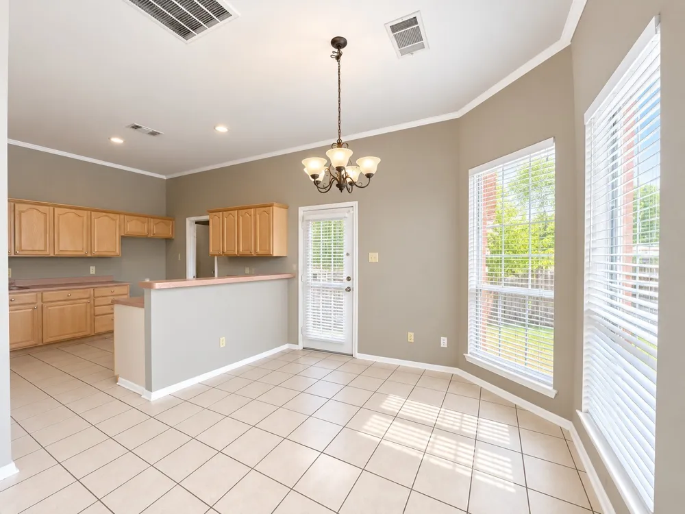 815 Valleybrooke Drive Arlington, TX 76001