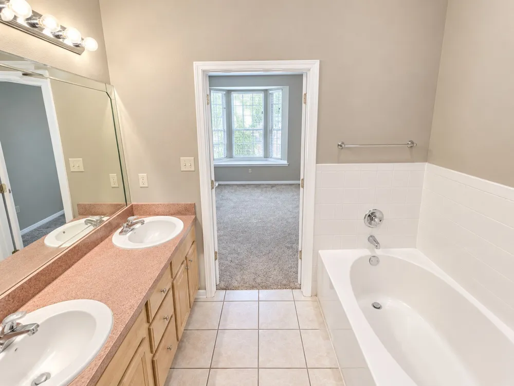815 Valleybrooke Drive Arlington, TX 76001