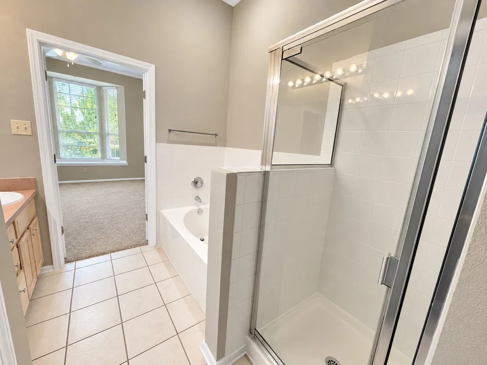 815 Valleybrooke Drive Arlington, TX 76001