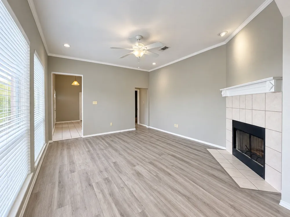 815 Valleybrooke Drive Arlington, TX 76001
