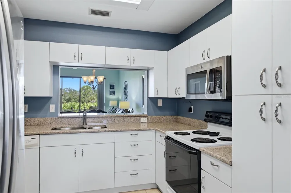 9610 CLUB SOUTH CIRCLE #4107 Sarasota, FL 34238