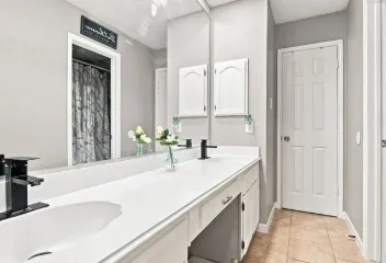 937 Knollwood Drive DeSoto, TX 75115