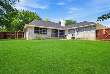 937 Knollwood Drive DeSoto, TX 75115