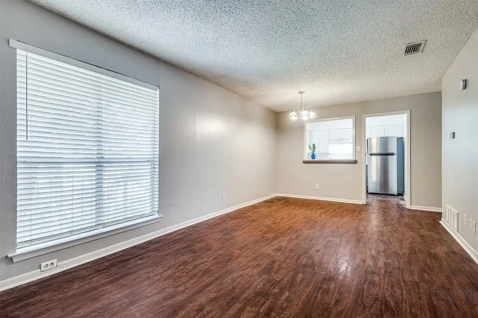 627 Texas Street Denton, TX 76209