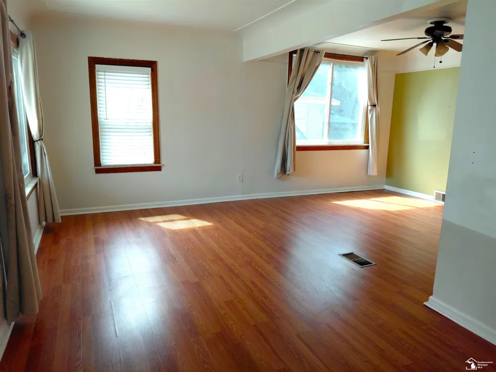 5705 Vernon Street Dearborn Heights City, MI 48127