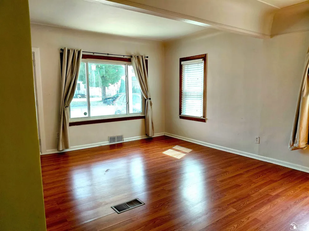 5705 Vernon Street Dearborn Heights City, MI 48127