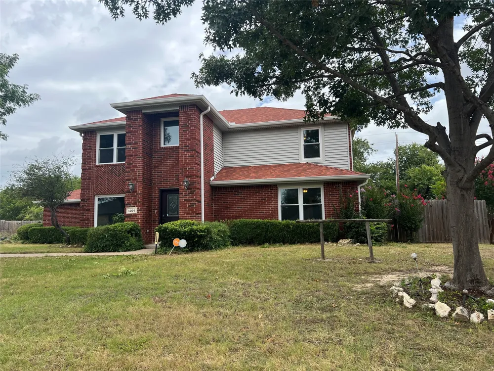 1204 Hillside Drive Justin, TX 76247