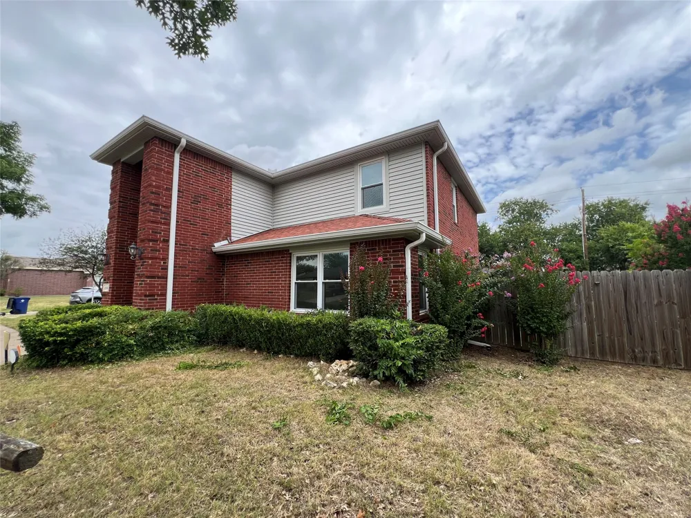 1204 Hillside Drive Justin, TX 76247