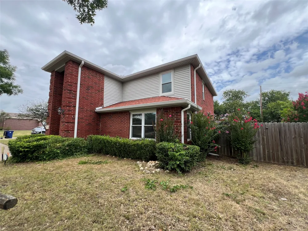 1204 Hillside Drive Justin, TX 76247