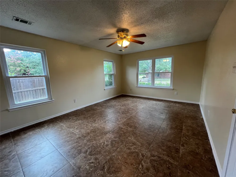 1204 Hillside Drive Justin, TX 76247