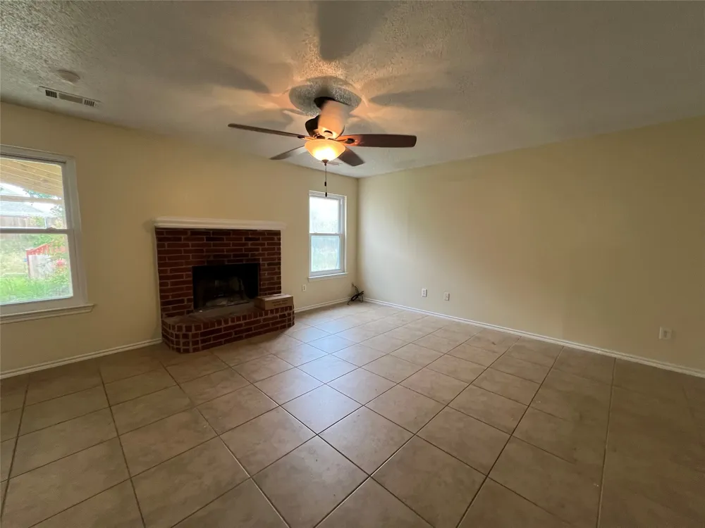 1204 Hillside Drive Justin, TX 76247