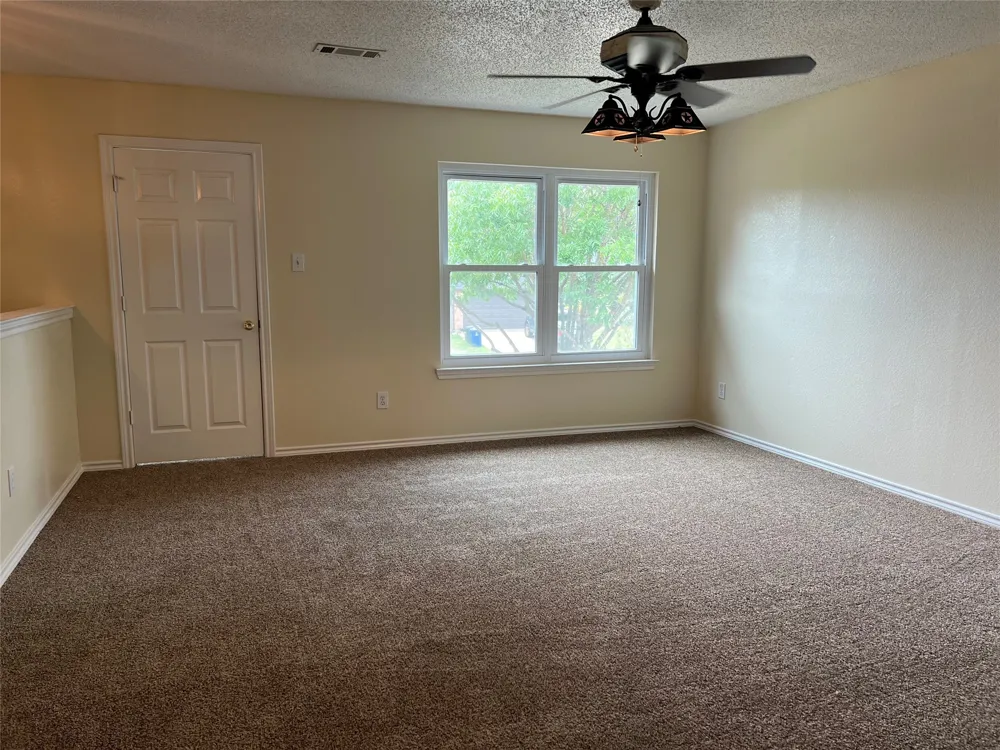 1204 Hillside Drive Justin, TX 76247