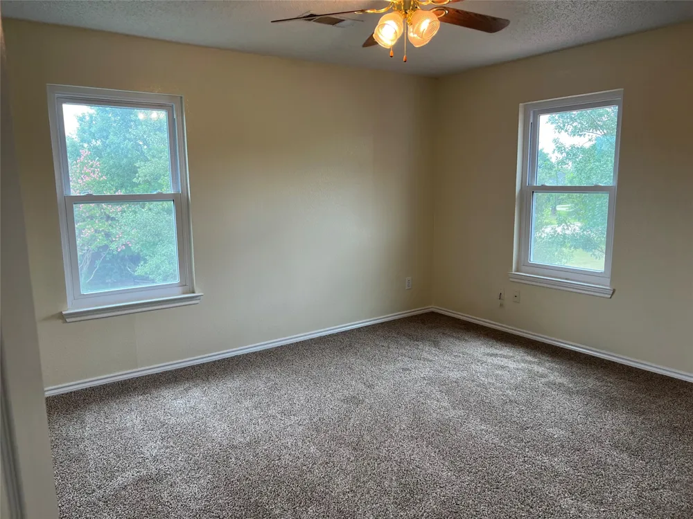 1204 Hillside Drive Justin, TX 76247