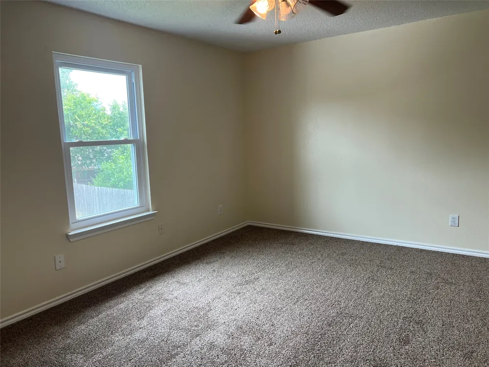 1204 Hillside Drive Justin, TX 76247