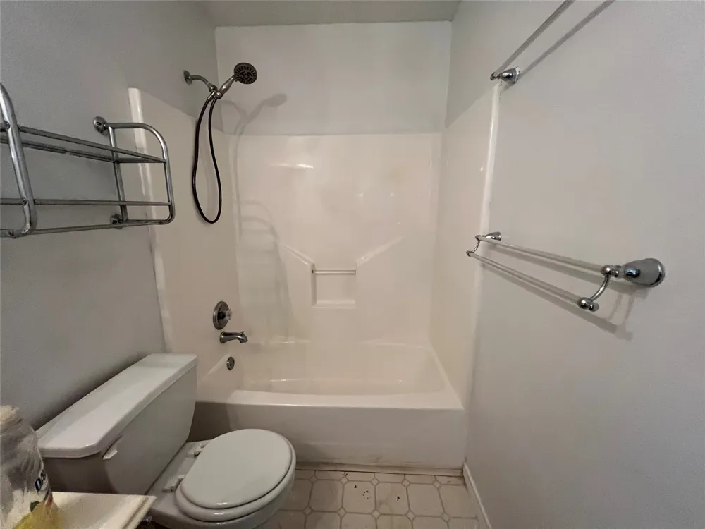 1204 Hillside Drive Justin, TX 76247