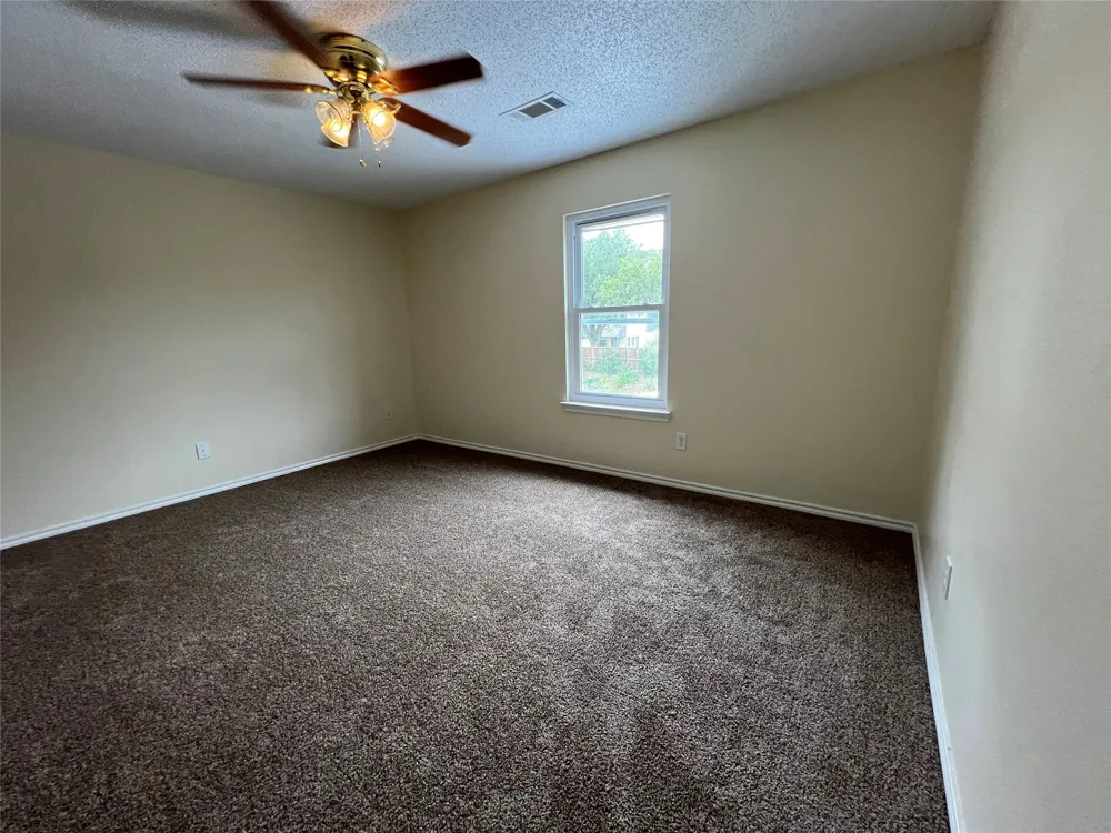 1204 Hillside Drive Justin, TX 76247