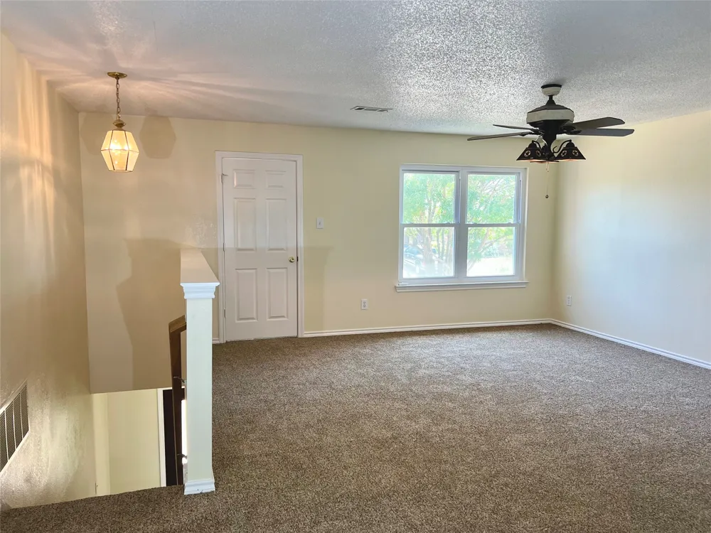 1204 Hillside Drive Justin, TX 76247