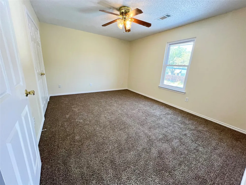 1204 Hillside Drive Justin, TX 76247