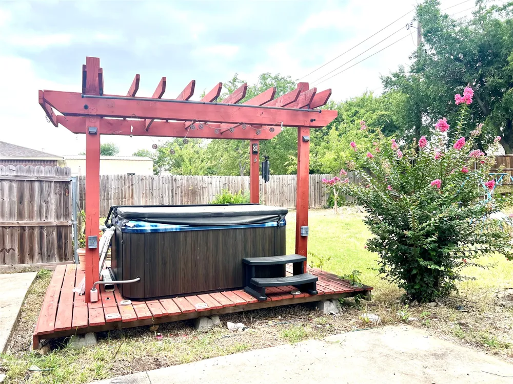 1204 Hillside Drive Justin, TX 76247