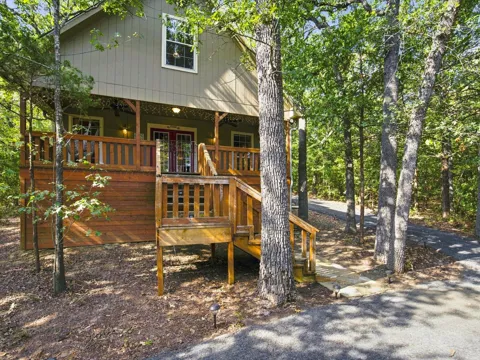 196 Lakecrest Drive